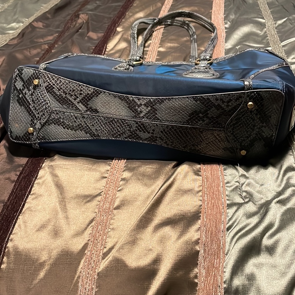 Tumi Shoulder Bag - Picture 3 of 8